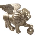 Escultura Leão com asas